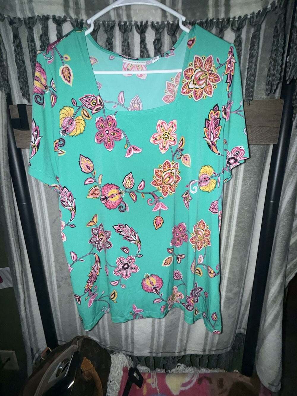 Susan Graver Floral Blouse Size XL Turquoise Short Sleeve Scoop Neck Top